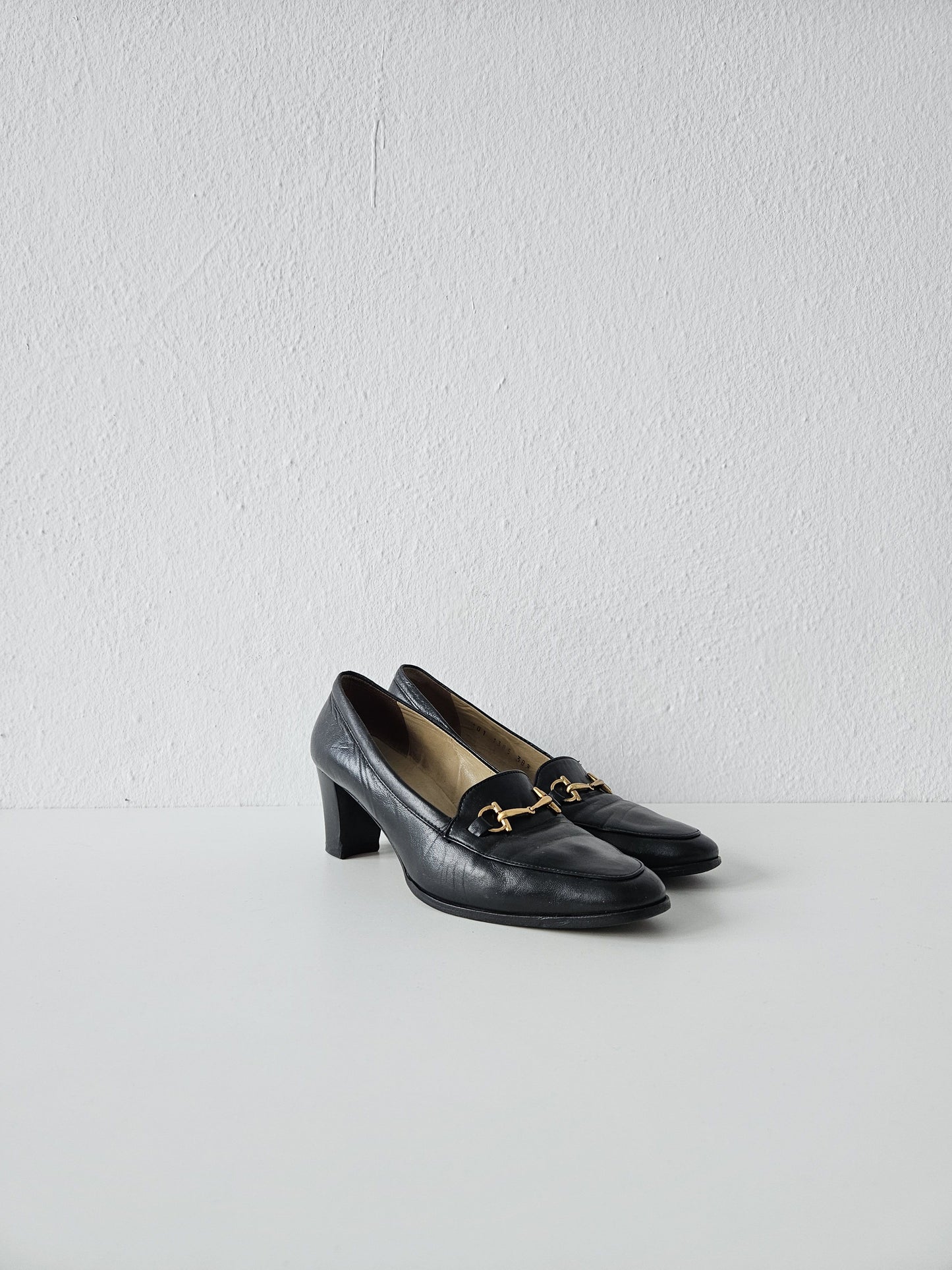 Vintage Gucci almond toe horsebit leather heels
