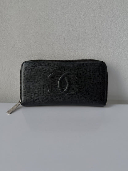 2011-2012 Chanel caviar leather CC logo zip wallet