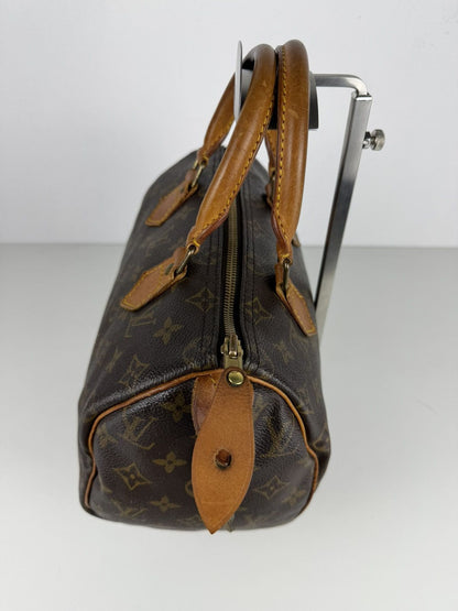 Vintage Louis Vuitton monogram speedy 25