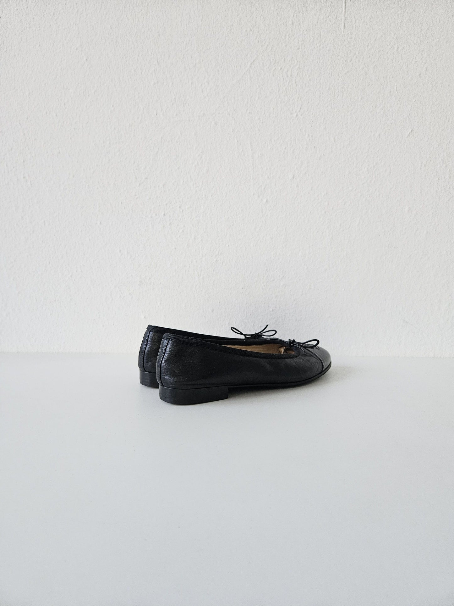 Vintage Chanel ribbon CC logo ballet flats