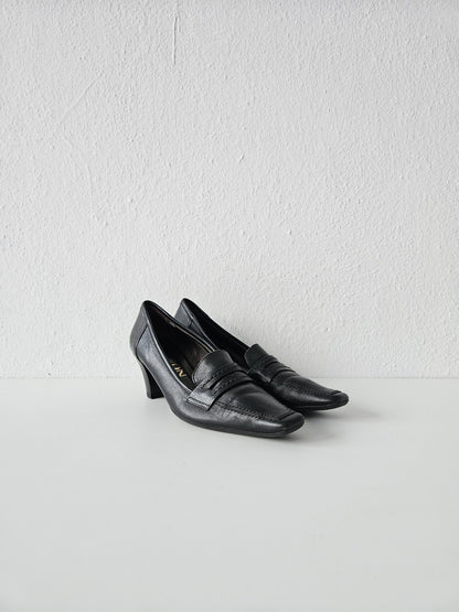 Vintage long toe leather heels