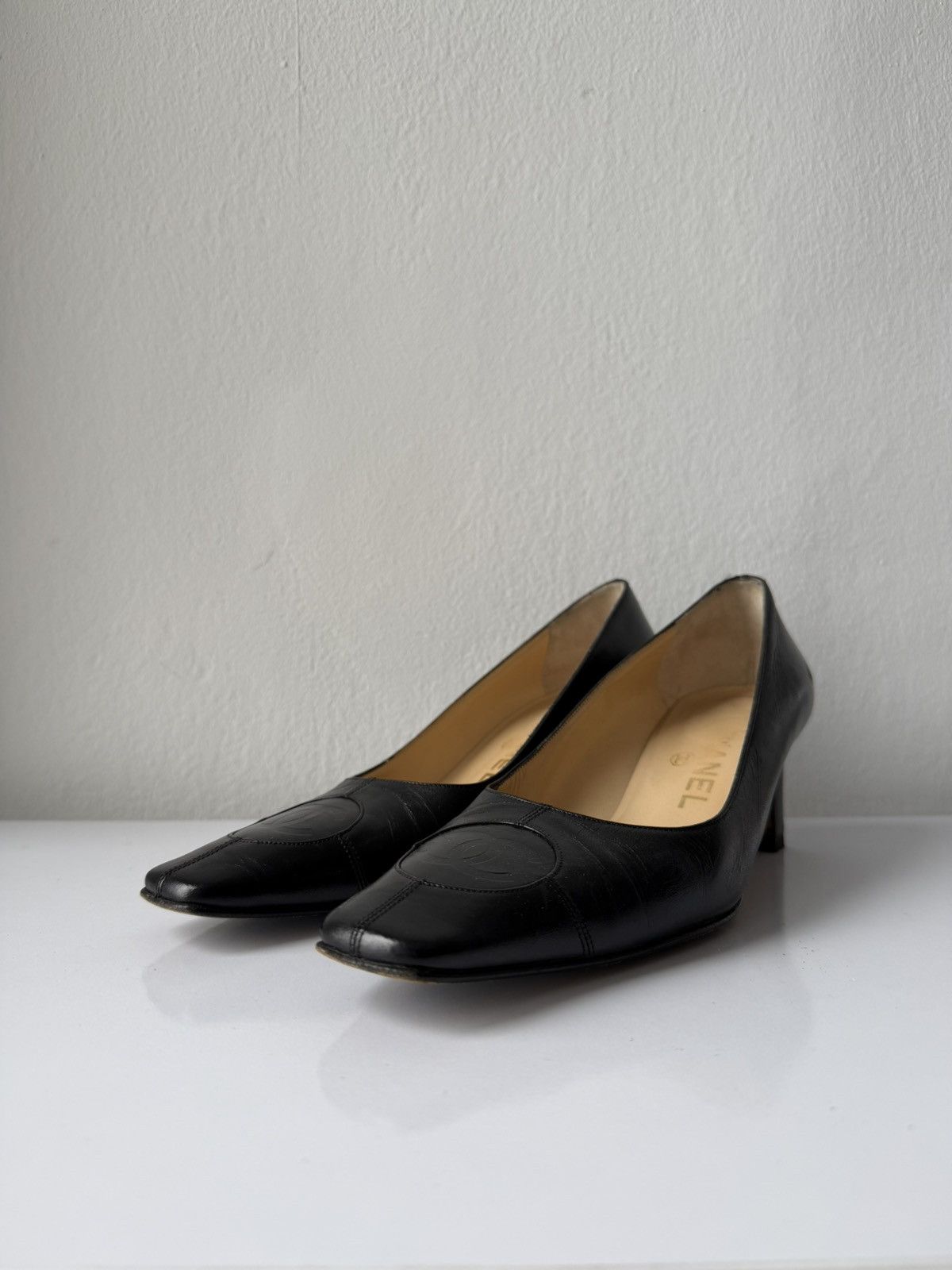 AW2001 Chanel embossed logo long toe leather pumps