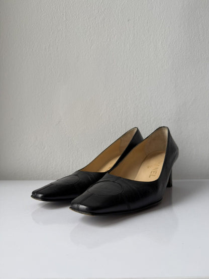 AW2001 Chanel embossed logo long toe leather pumps