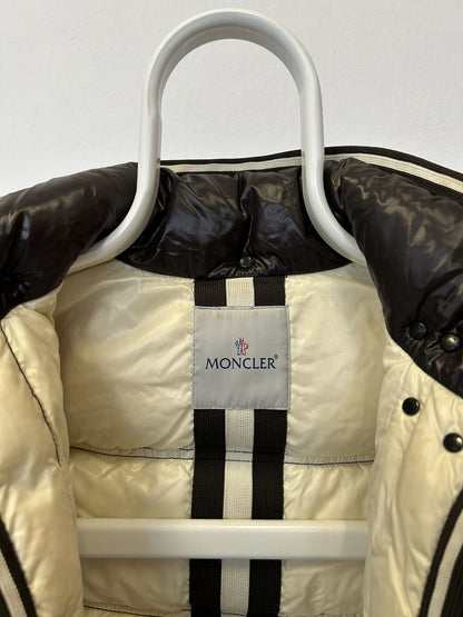 Moncler quincy hooded puffer jacket with badge