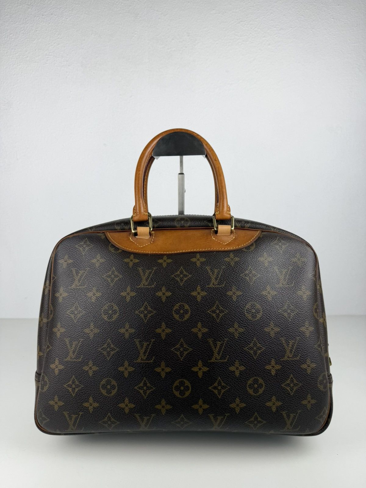 Vintage Louis Vuitton monogram deauville handbag
